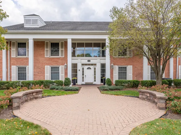 112 Carriage Way Dr APT 205A, Burr Ridge, IL 60527