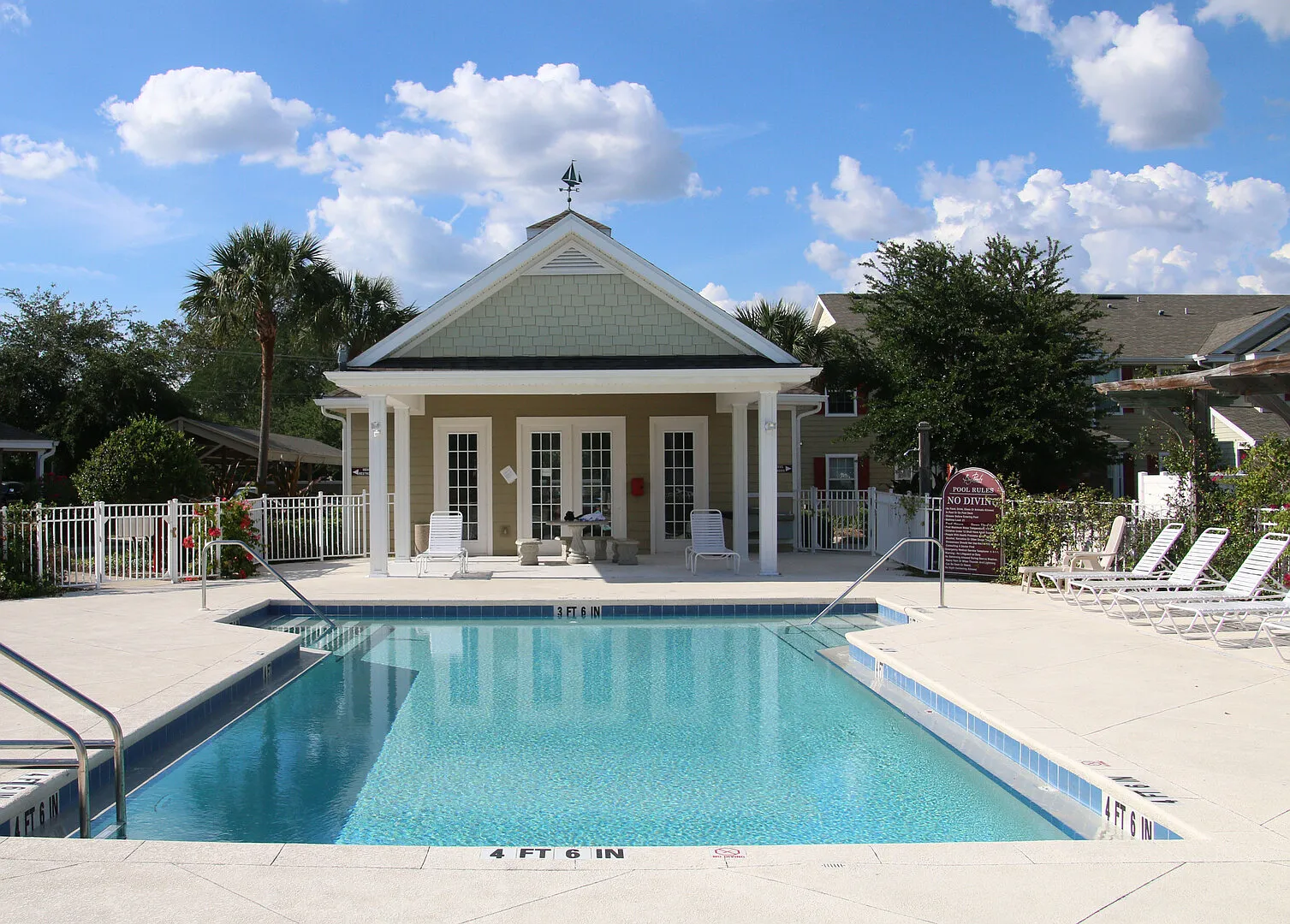 Gorgeous Condo close to IMG and Hospitals — Photo 1