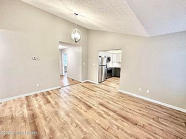 3rd image of 114 Aulbern Dr E