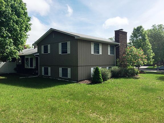 2nd image of 712 Novak Ln