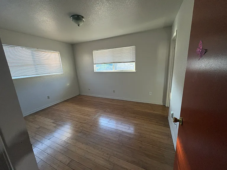 1086 Delport Ave — Photo 6