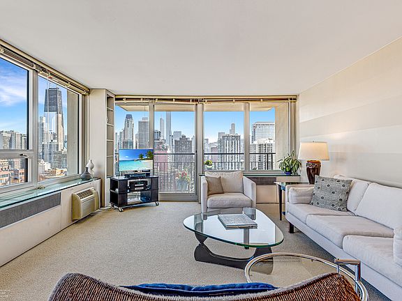 3rd image of 88 W Schiller St APT 2602