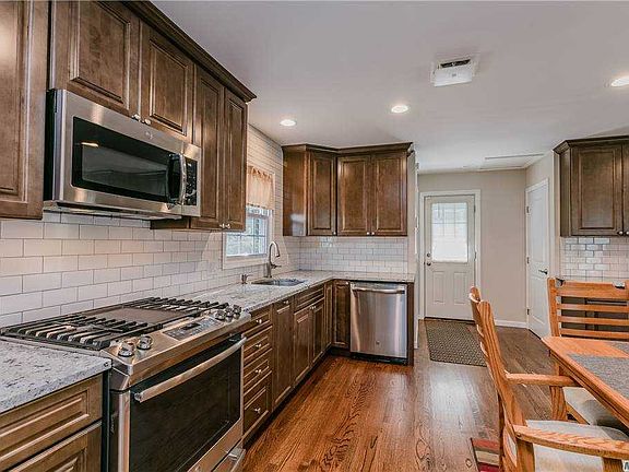 4th image of 30 Woodland Dr