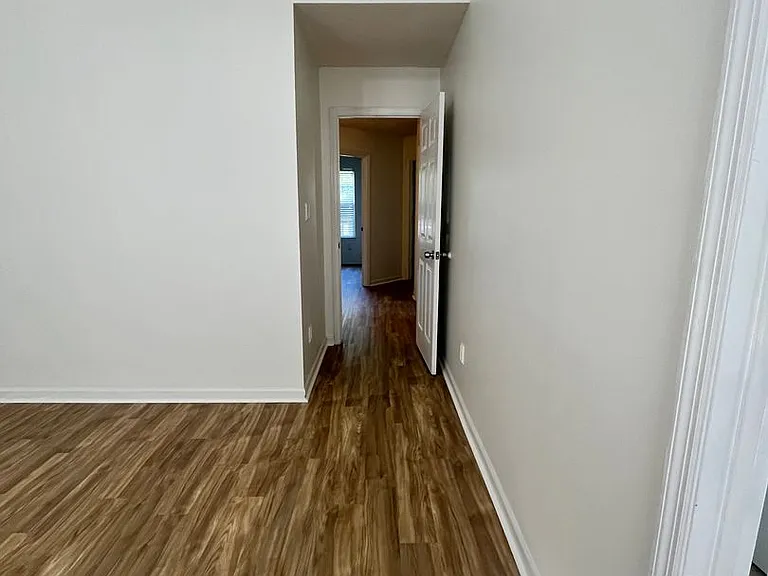 715 Sark Dr — Photo 13