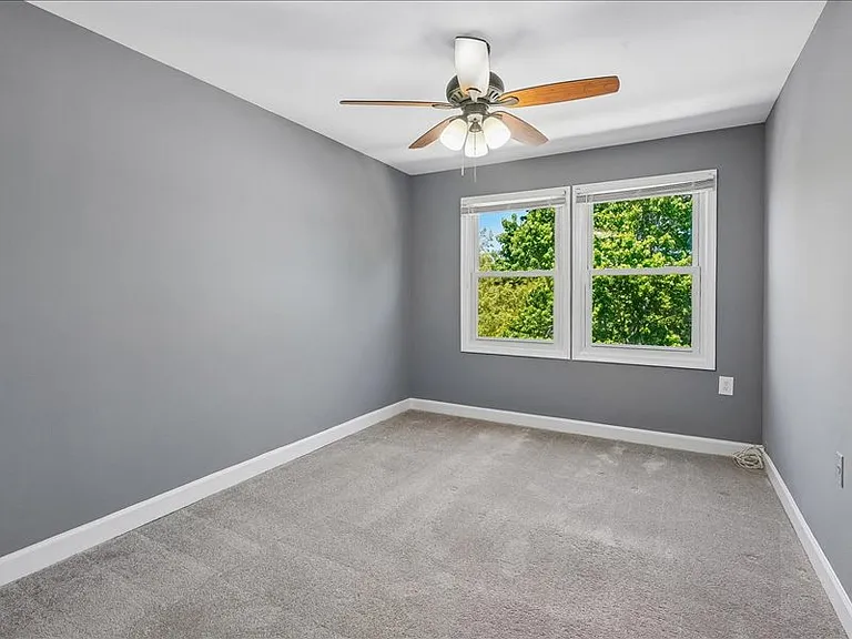12123 Salemtown Dr — Photo 16