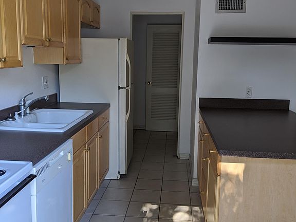 4th image of 654 Huntington Ave