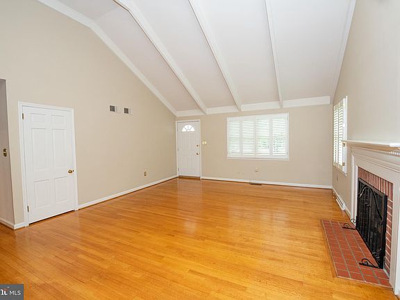 3rd image of 17 E Jefferson St