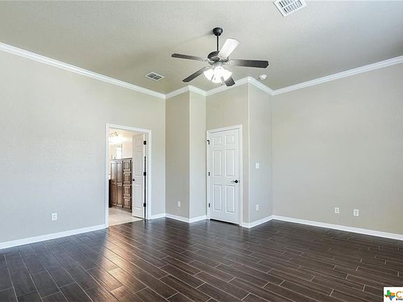 5th image of 502 Crowfoot Dr