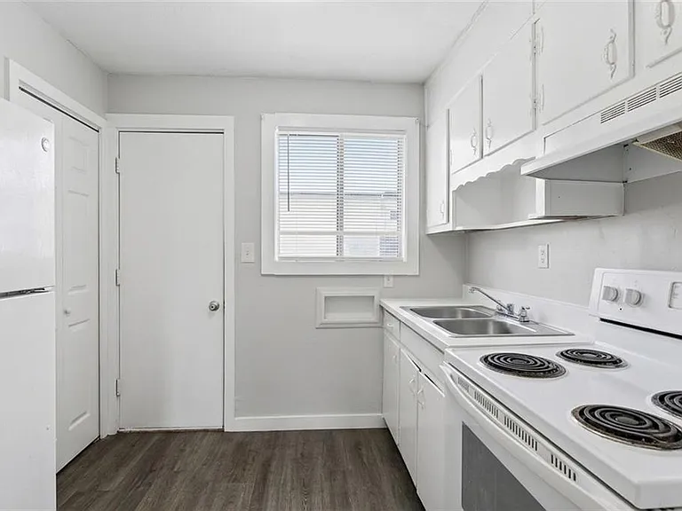 696 Hill St #6 — Photo 5