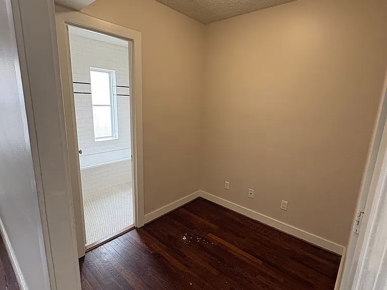 3910 Cass St — Photo 7
