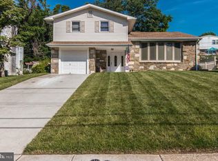 9274 Darlington Rd, Philadelphia, PA 19115