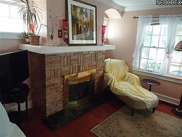 4th image of 2201 Glenbury Ave
