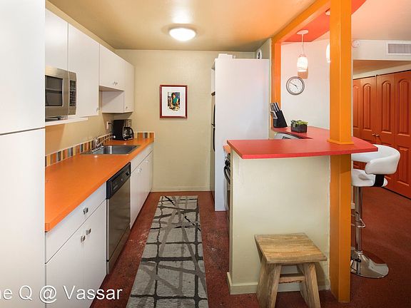 3rd image of 1920 Vassar Dr NE APT 9