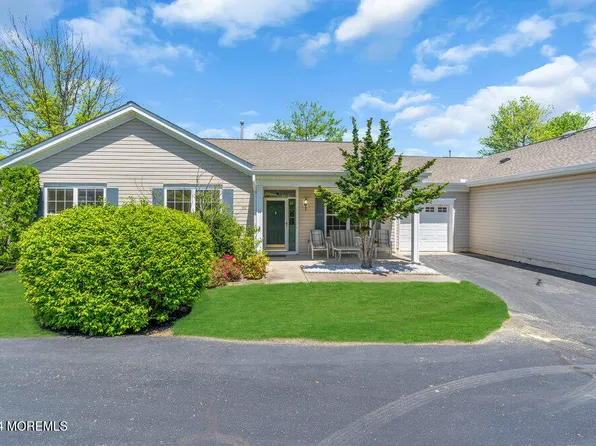 9 Autumntide Drive, Lakewood, NJ 08701