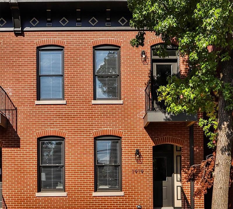 1st image of 1919 Pestalozzi Ave
