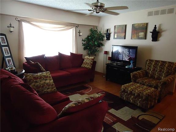 5th image of 2398 Wenona Dr