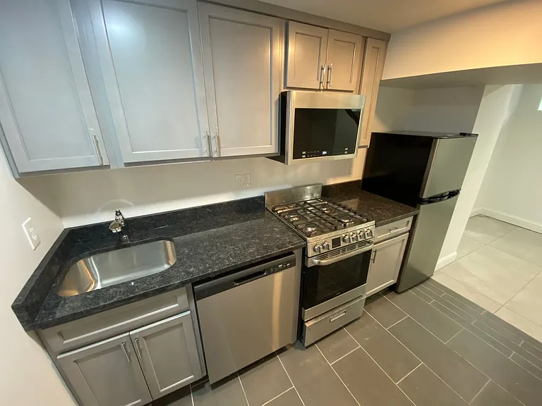 131 Bristol St #1 — Photo 12
