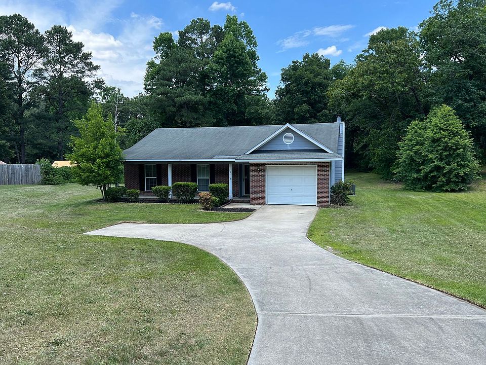 1st image of 131 Sweetbriar Ln