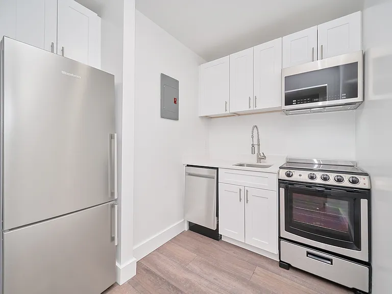 451 E 83rd St #11D — Photo 3