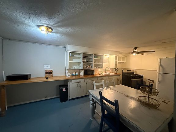 3rd image of 2801 Poplar St #B