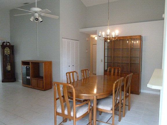 3rd image of 16 Bedford Dr