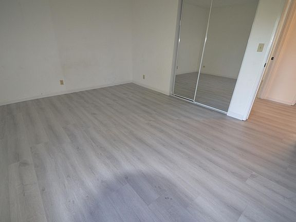 5th image of 220 Red Oak Dr W APT H