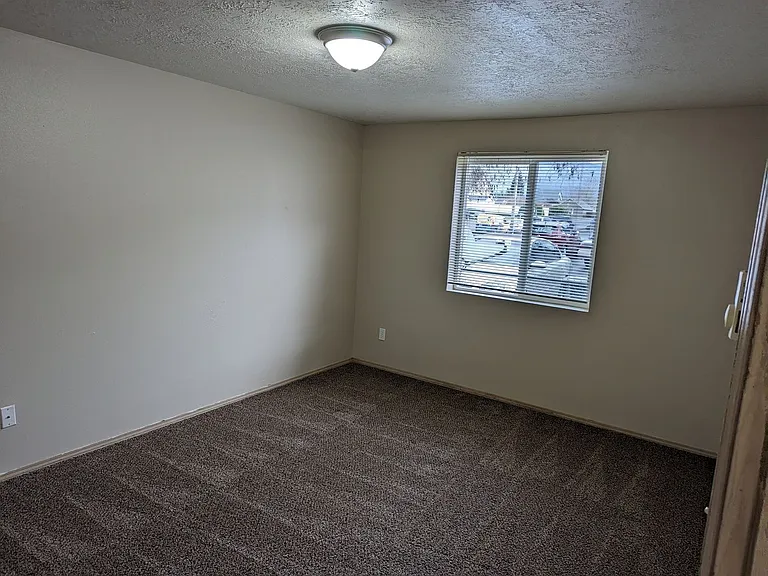 1340-1376 W Locust St — Photo 11