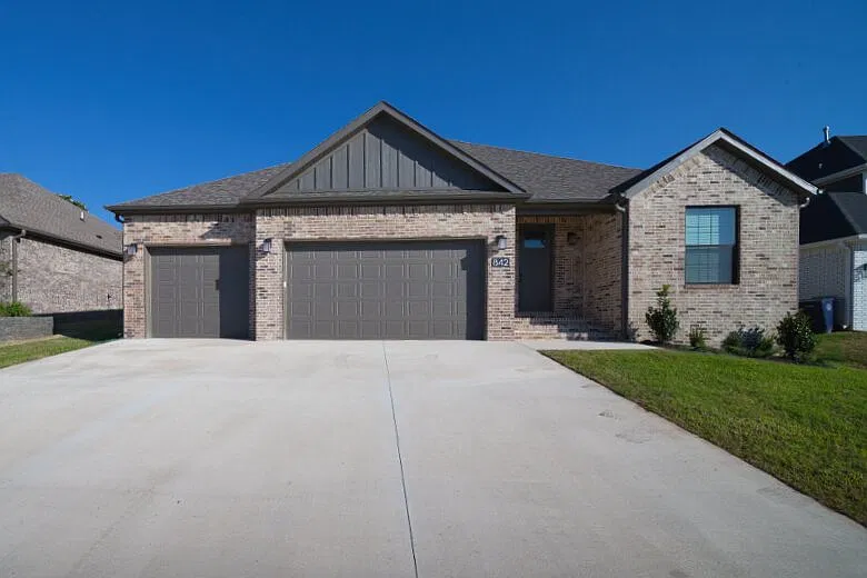 3 bed, 1708 sqft, $2,195 — Photo 1