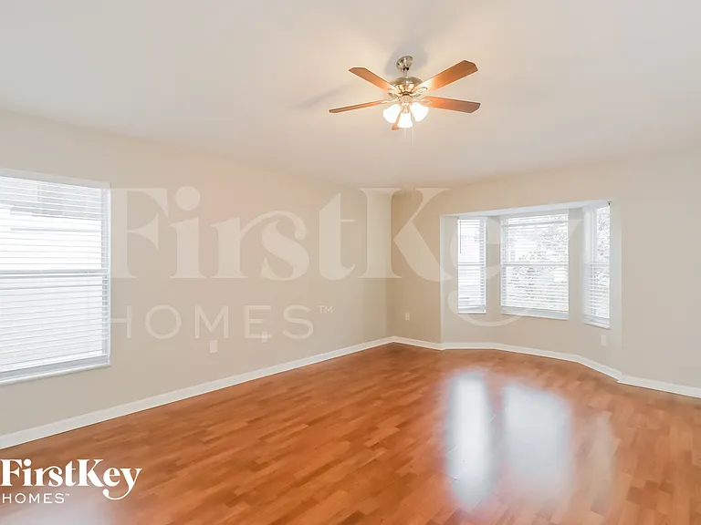 18416 Cypress Bay Pkwy — Photo 8