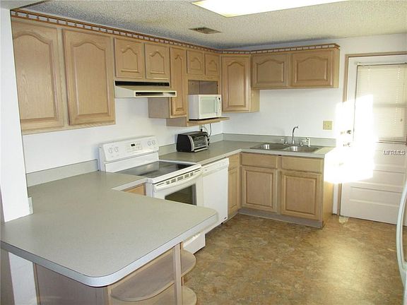 2nd image of 209 North Cir