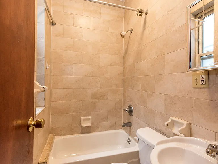 206 Scholes St #25 — Photo 14