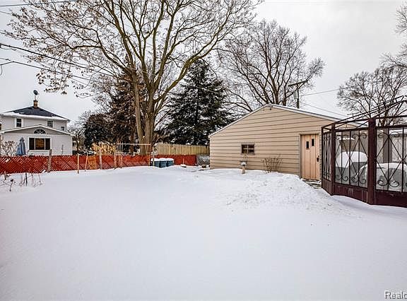 5th image of 1233 Ferris Ave