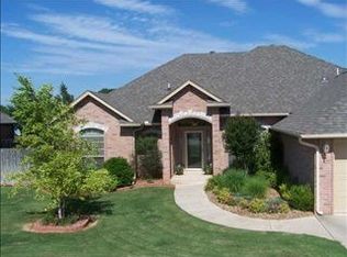 200 S Wyndemere Lakes Dr, Moore, OK 73160