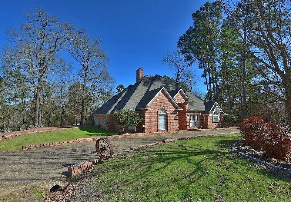 1st image of 163 Lakewood Cir
