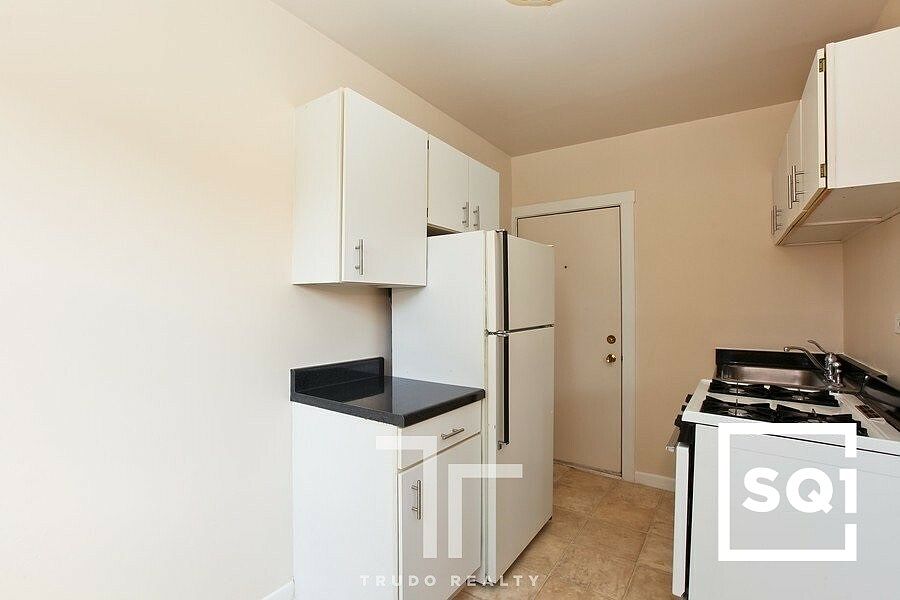 2nd image of 4116 N Sheridan Rd #4130-2E