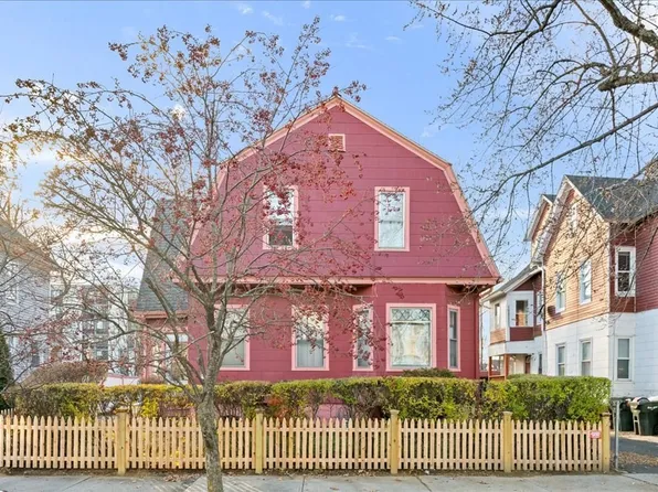 54 Dawes St, Springfield, MA 01109