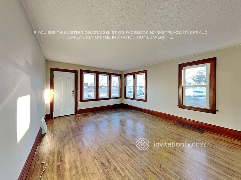 2200 Margaret St — Photo 6