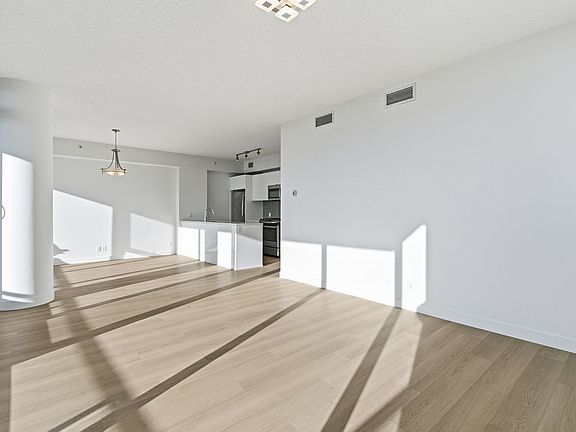 5th image of 1010 6th St SW Unit 2807