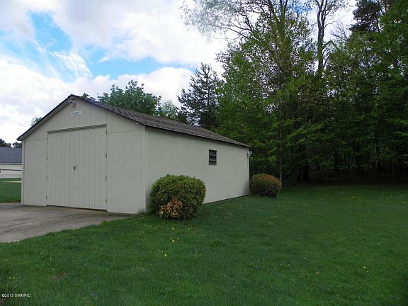 3rd image of 1696 Heather Hills Ct