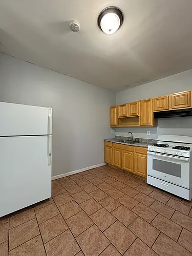 50 Franklin St Photo 1