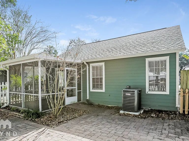 1729 Chatham Cir — Photo 14