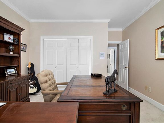 3rd image of 592 Oakline Dr