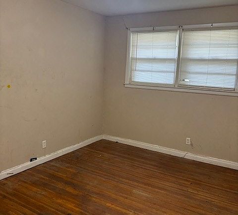 5th image of 404 Balfour Rd