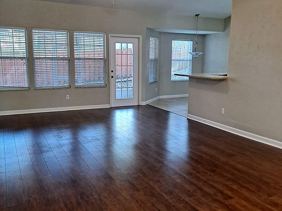 5th image of 11233 NW 34th Ave