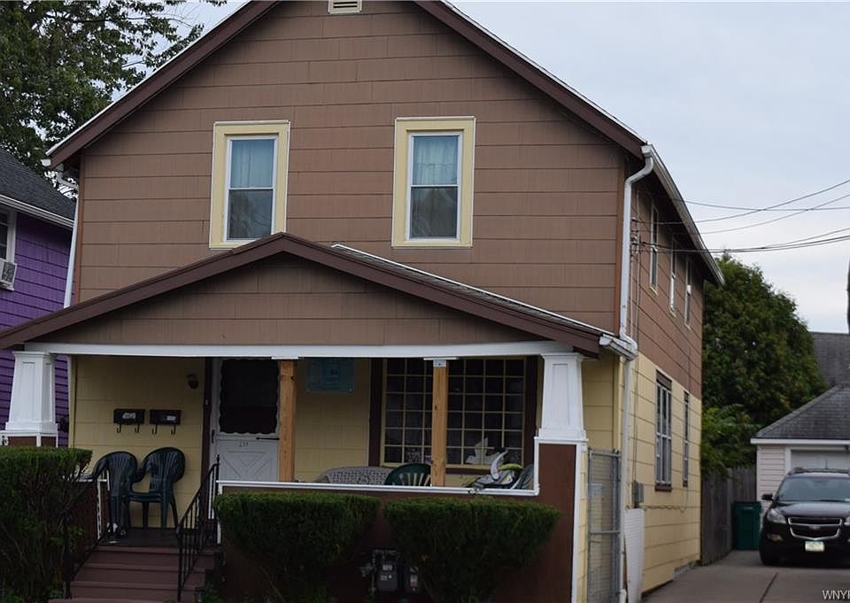2nd image of 133 Hastings Ave