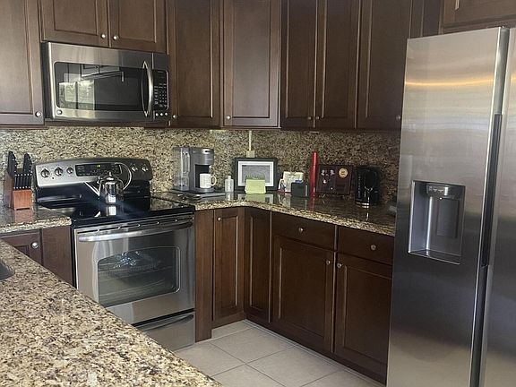 3rd image of 2027 Ventnor Dr #H