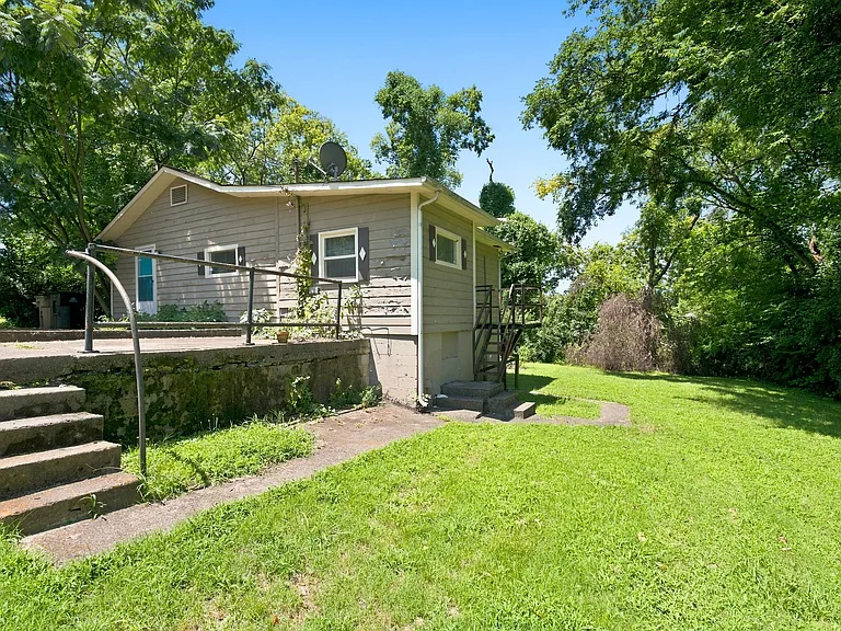 501 Weakley Ave — Photo 27