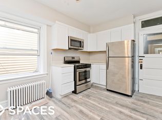 4627 W Warwick Ave #2F, Chicago, IL 60641