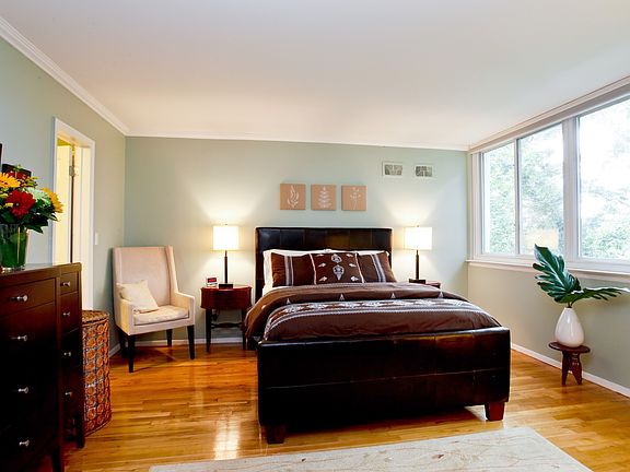 5th image of 814 Colony Dr #814