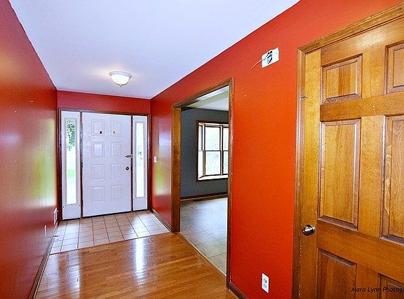 2nd image of 38W138 Hickory Ct